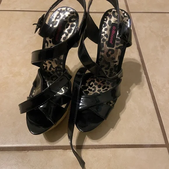 Dollhouse Black Patent Leather Platform Sandals - Picture 3 of 4